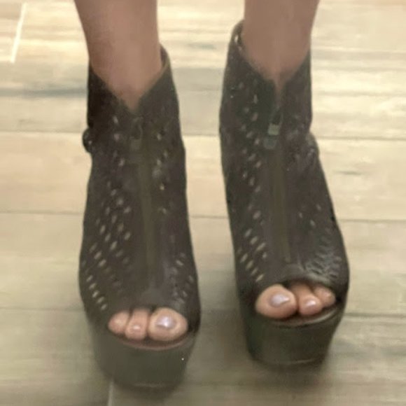 Wedge, Bootie, House of Harlow 1960 - Picture 3 of 4